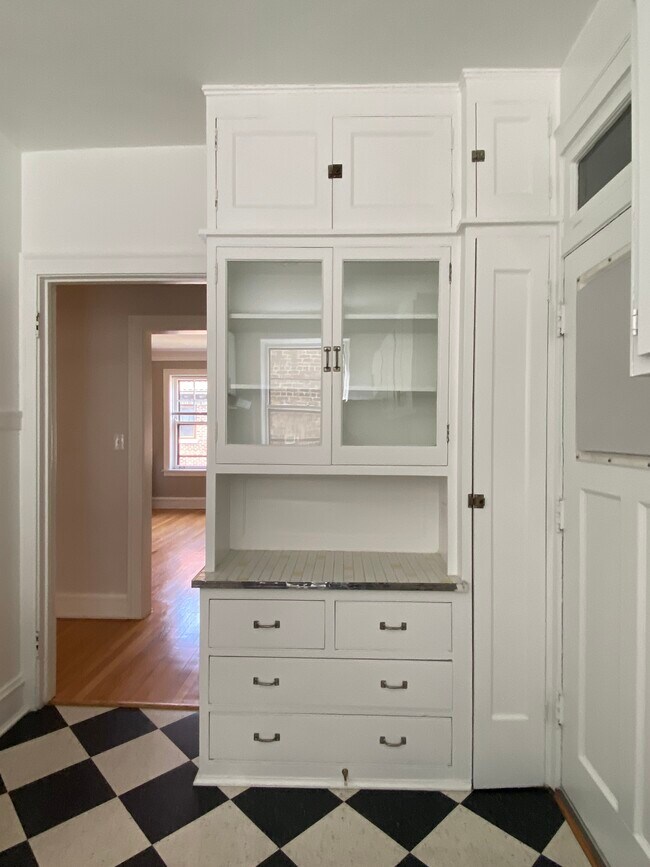 Photo - 612-626 Sheridan Rd