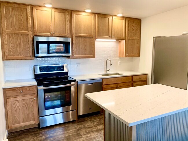 Photo - 2020 W Plum St