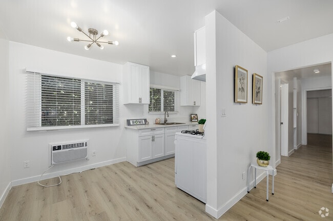 Interior Photo - 13001 Vanowen St