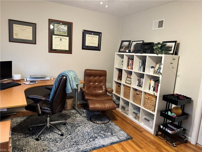 Photo - 3716 S Queensgrove Cir