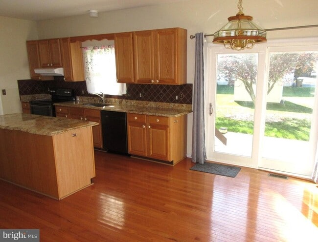 Photo - 138 Megan Dr