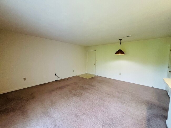 Photo - 884 Newport Terrace