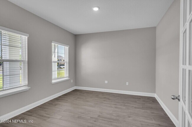 Photo - 660 Narvarez Ave