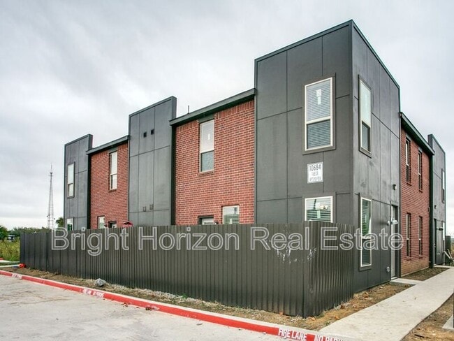 Building Photo - 10684 Tube Dr