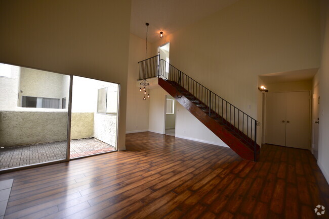Building Photo - 1339 N Columbus Ave Rental