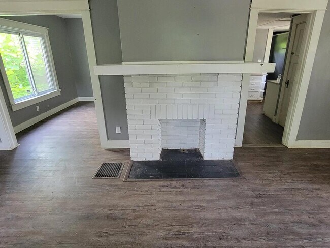 Photo - 715 W Fairview Ave