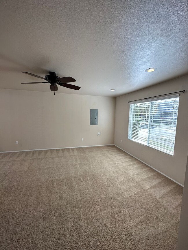 Photo - 2764 Arnold St