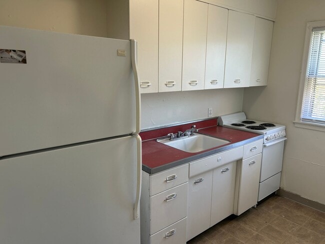 Photo - Great 1 Bedroom in W St Paul!!  Move IN SPECIALS!! Unit 102