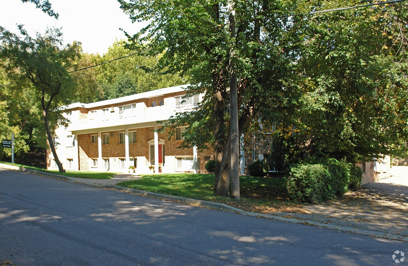 Photo - 815 Rice St E