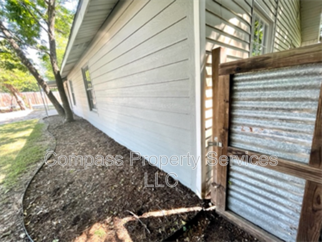 Photo - 100 S Andrews Dr