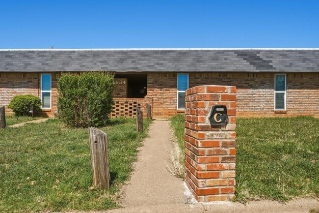 Building Photo - 4934 Greenslope Dr