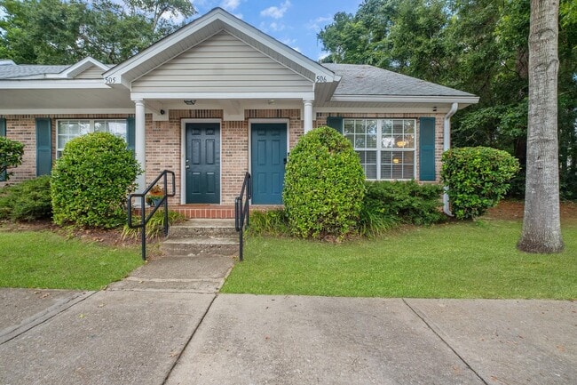 Building Photo - 2738 W Tharpe St Rental