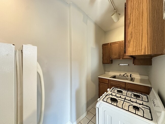 457 W Melrose Unit 413