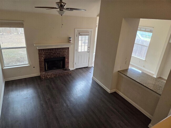 Building Photo - 607 Meadow View Dr Rental