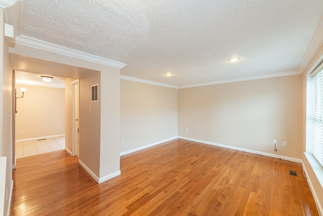 Photo - 8 Constitution Way