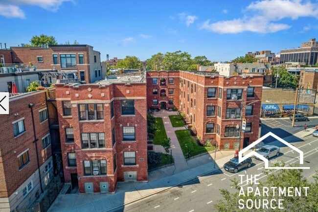 Building Photo - 2886 N Clark St