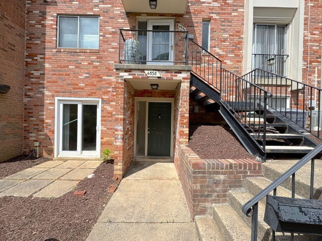 Building Photo - Comfortable Annandale Home with Functional Layout and Outdoor Space