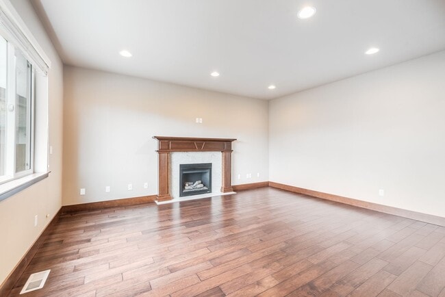 Photo - 210 205th Pl SW