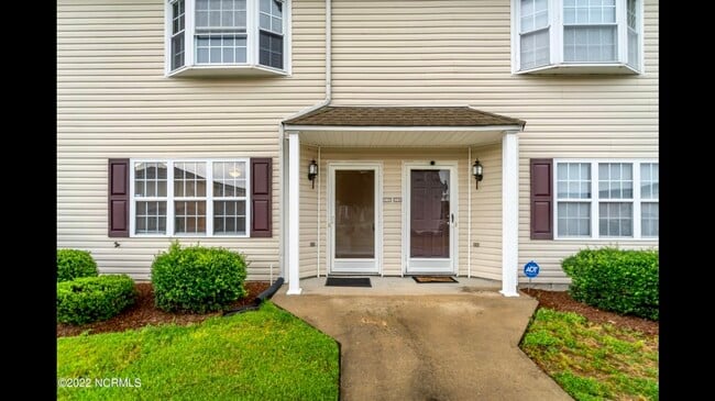 3809 E Vancroft Cir