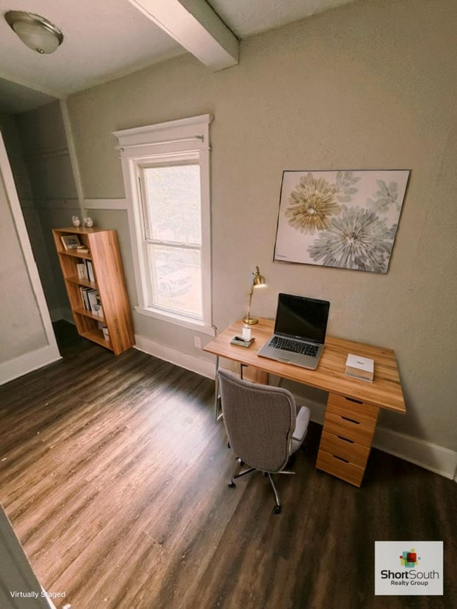 Photo - Updated 2 bed 1 bath upper apartment