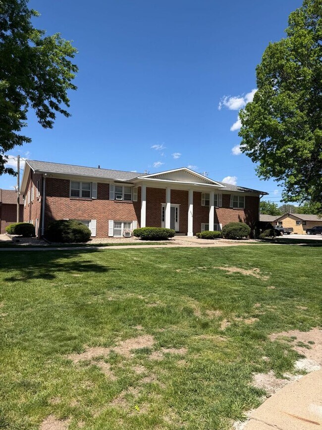 Photo - Welcome to Manor Heights Apartments!