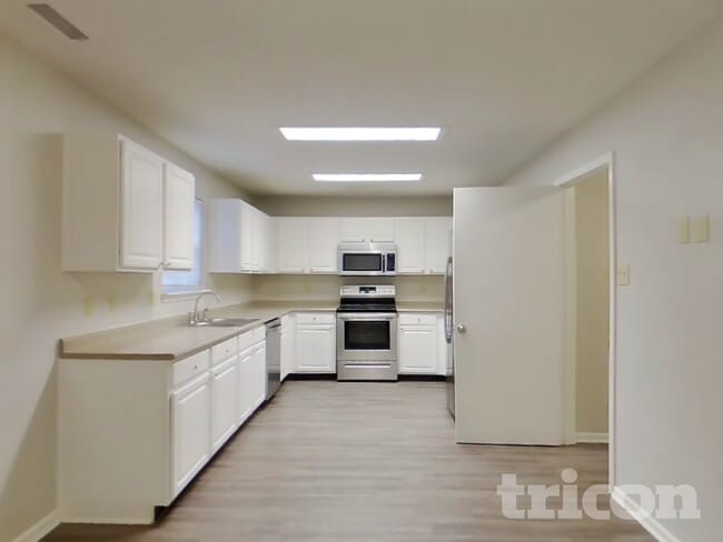 Photo - 2322 Edgewater Cir