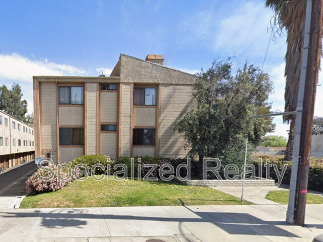 Building Photo - 14074 Van Nuys Blvd Unit 2