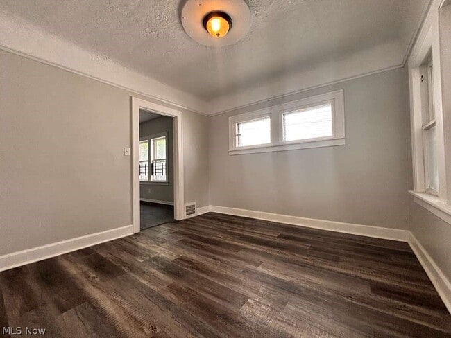 Photo - 907 Rondel Rd