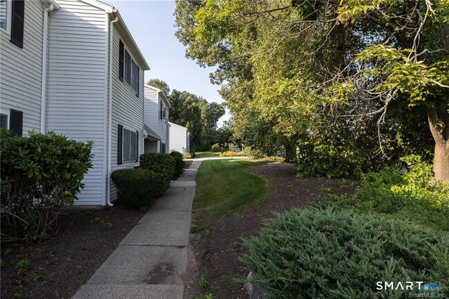 565 Clark Ave Unit 6
