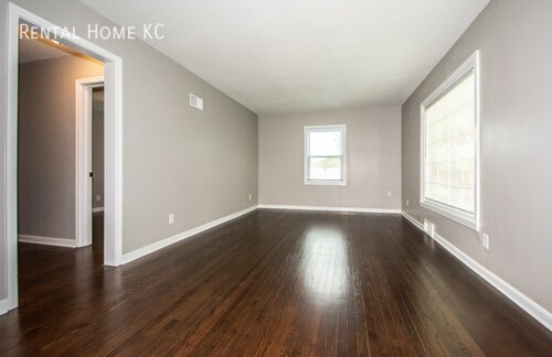 Photo - 6621 W 73rd St