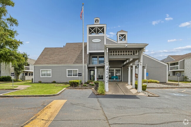 Building Photo - Huntington Hollow Apartments