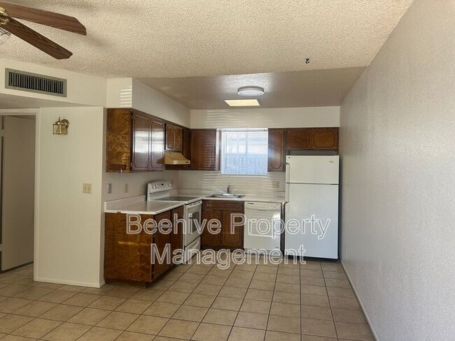 Photo - 539 1/2 E 2nd Ave Unit Apt 2