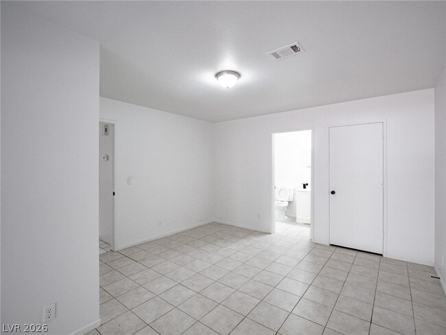 Photo - 825 Hedge Way Unit 2