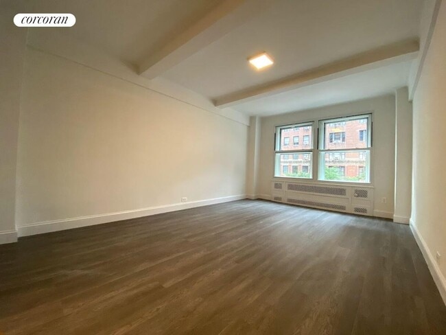Building Photo - 433 W 34th St. Rental