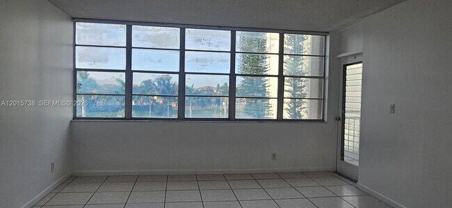 Photo - 2025 NE 164th St Unit 306