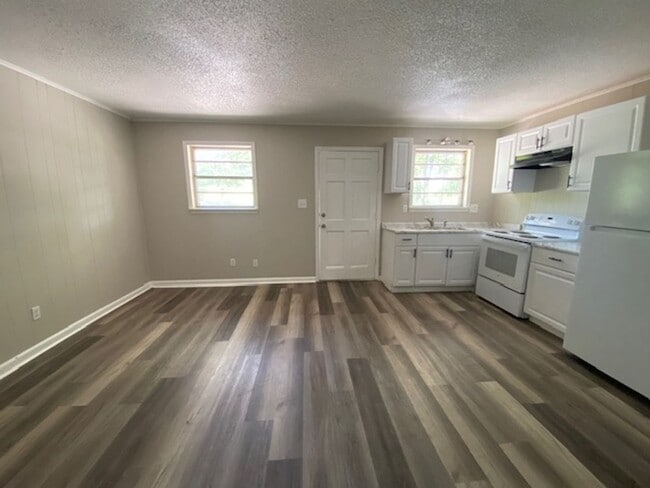 Photo - 1 Bed 1 Bath Apartment with Water and Tras...