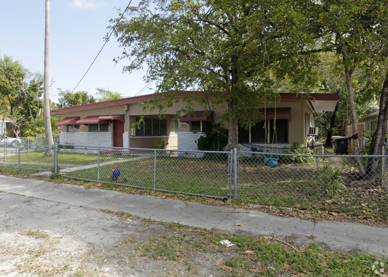 Photo - 790 NE 122nd St