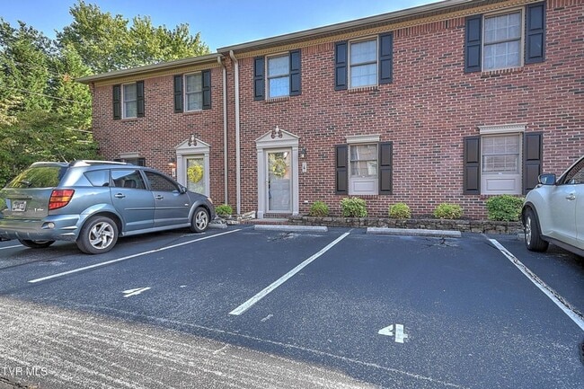 Building Photo - 2 Bedroom 1.5 Bath Townhome for Rent