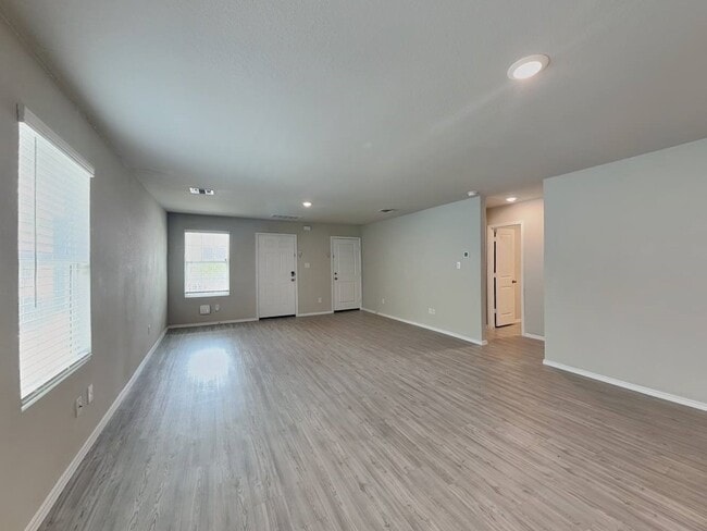 Photo - 5719 Leon Pl