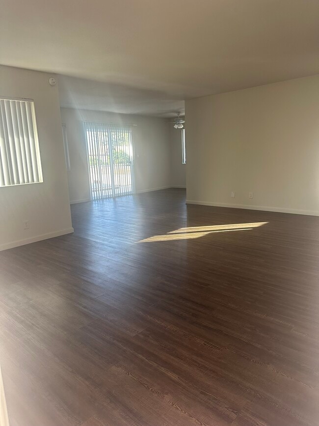 Building Photo - 417 E Badillo St