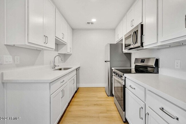 Photo - 3131 W Cochise Dr Unit 216