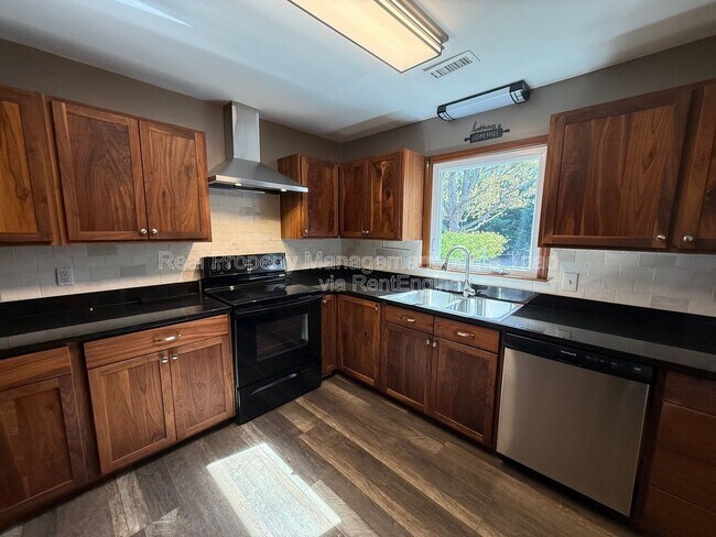 Photo - 916 Spring Hill Ct