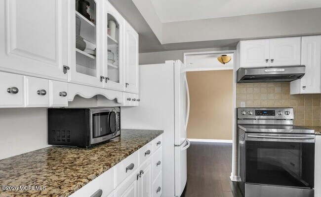 Photo - 960 Green Hill Blvd