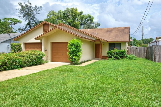 Building Photo - Two Bedroom, Two Bath, One Car Garage Duplex Rental