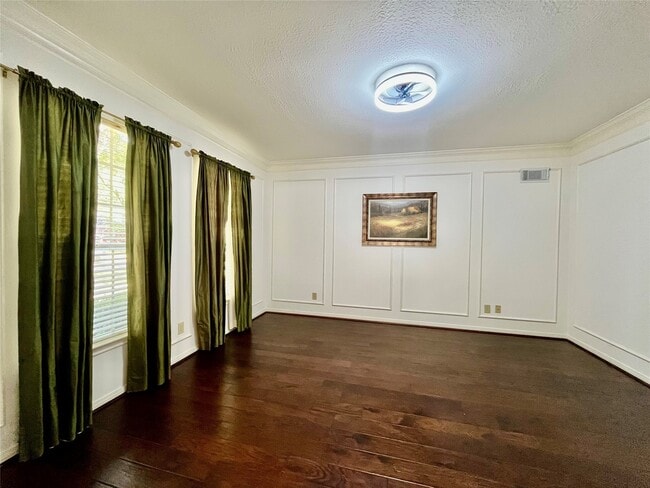 Photo - 3823 Elkins Rd