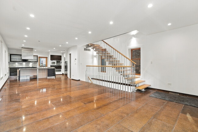 Photo - 2334 W Medill Ave