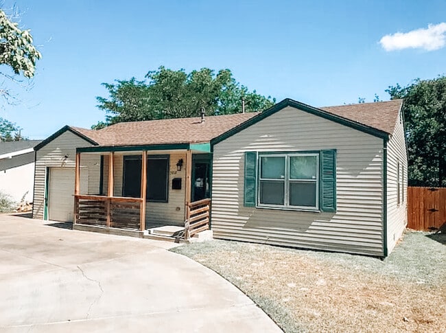Building Photo - 3818 33rd St Rental