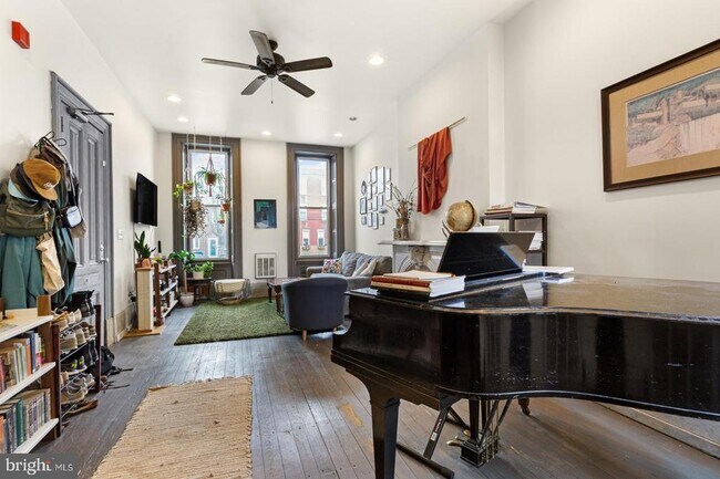 Photo - 2318 E York St Unit 1