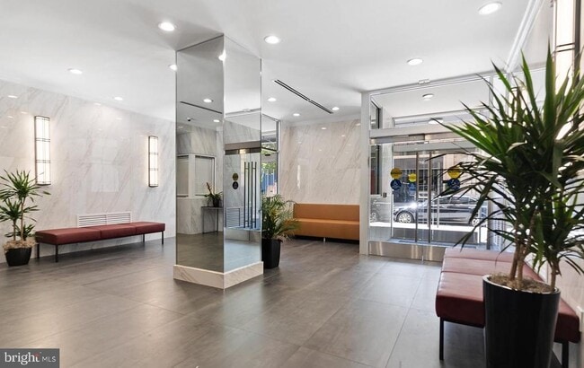 Building Photo - 2101 Chestnut St Unit 810