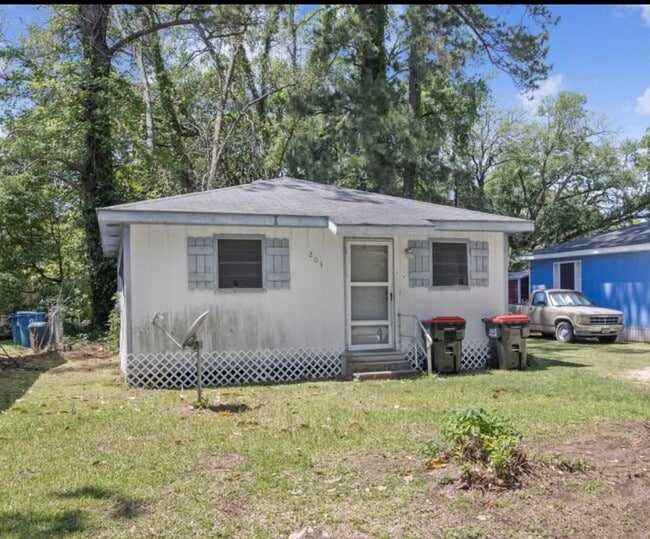 Building Photo - 203 Odile St